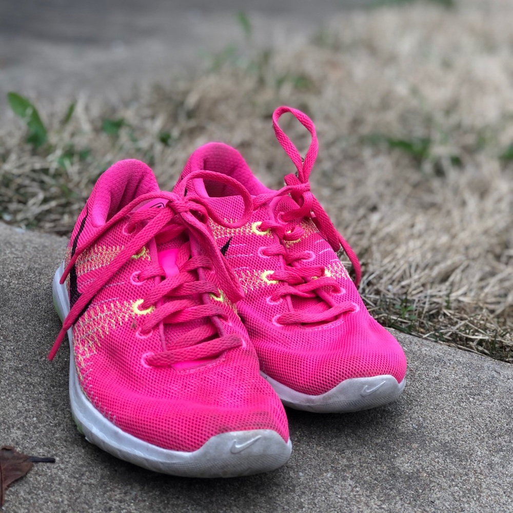 Nike tennis shoes